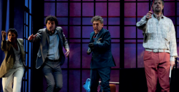 A mirror - Uno spettacolo falso e non autorizzato